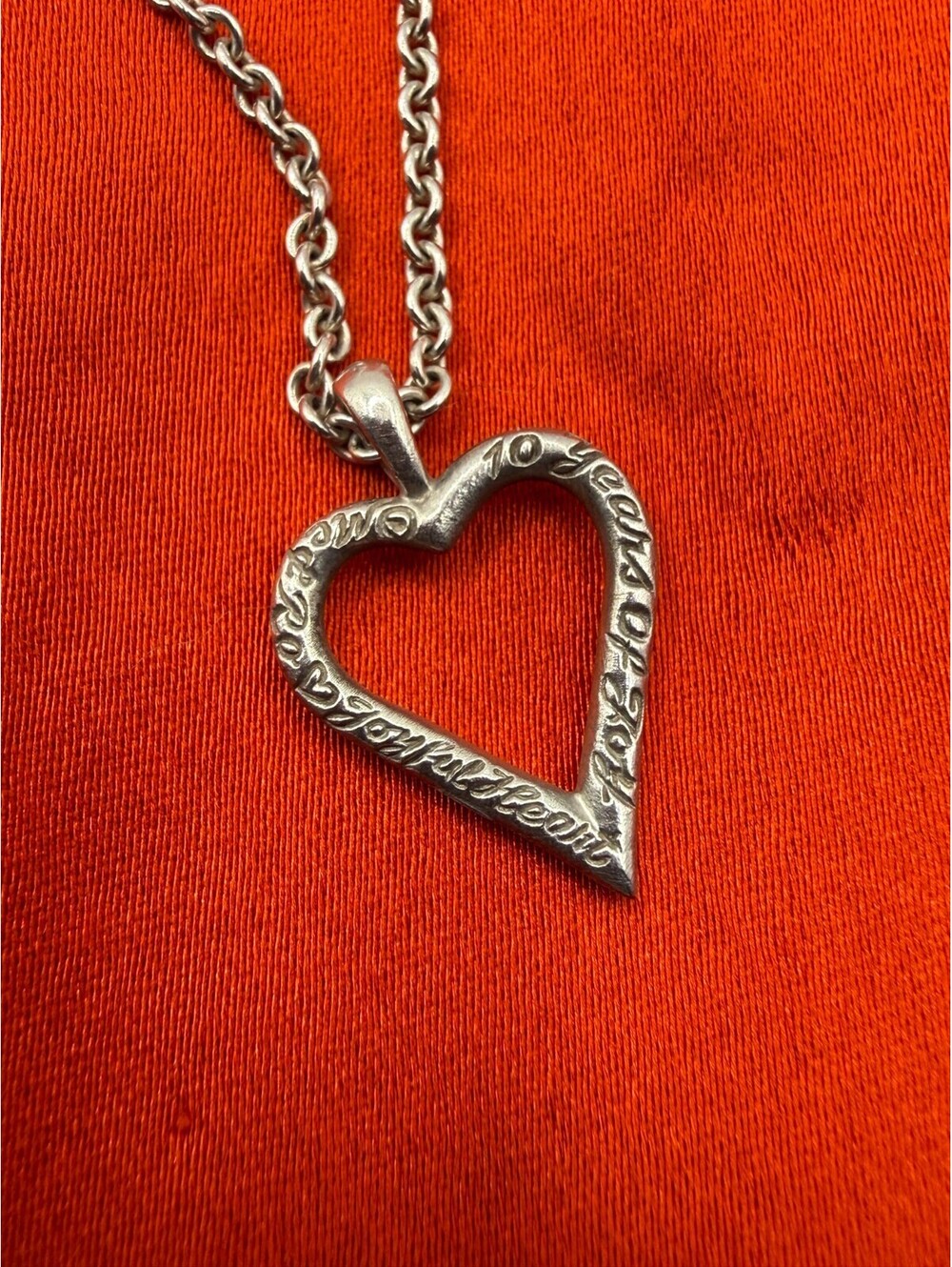 Rare ME&RO Mariska Hargitay Joyful Heart Foundation 10 Year Anniversary Necklace